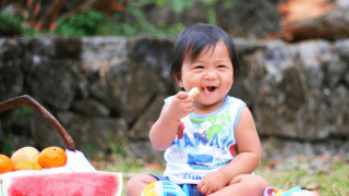 toddler eating snacks