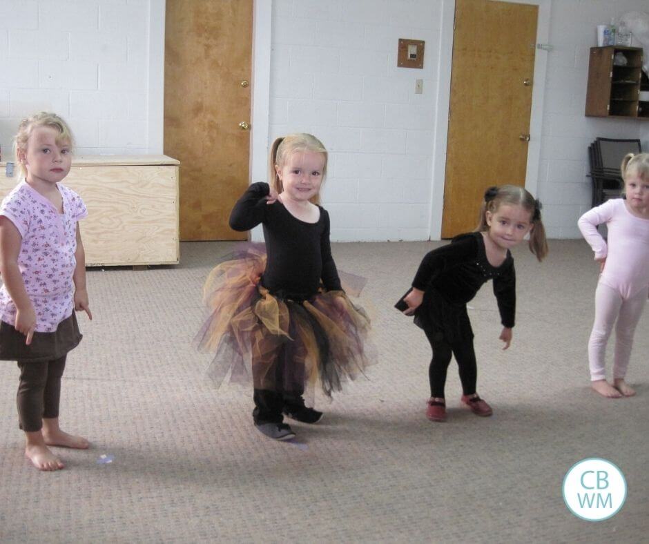 Preschoolers dancing