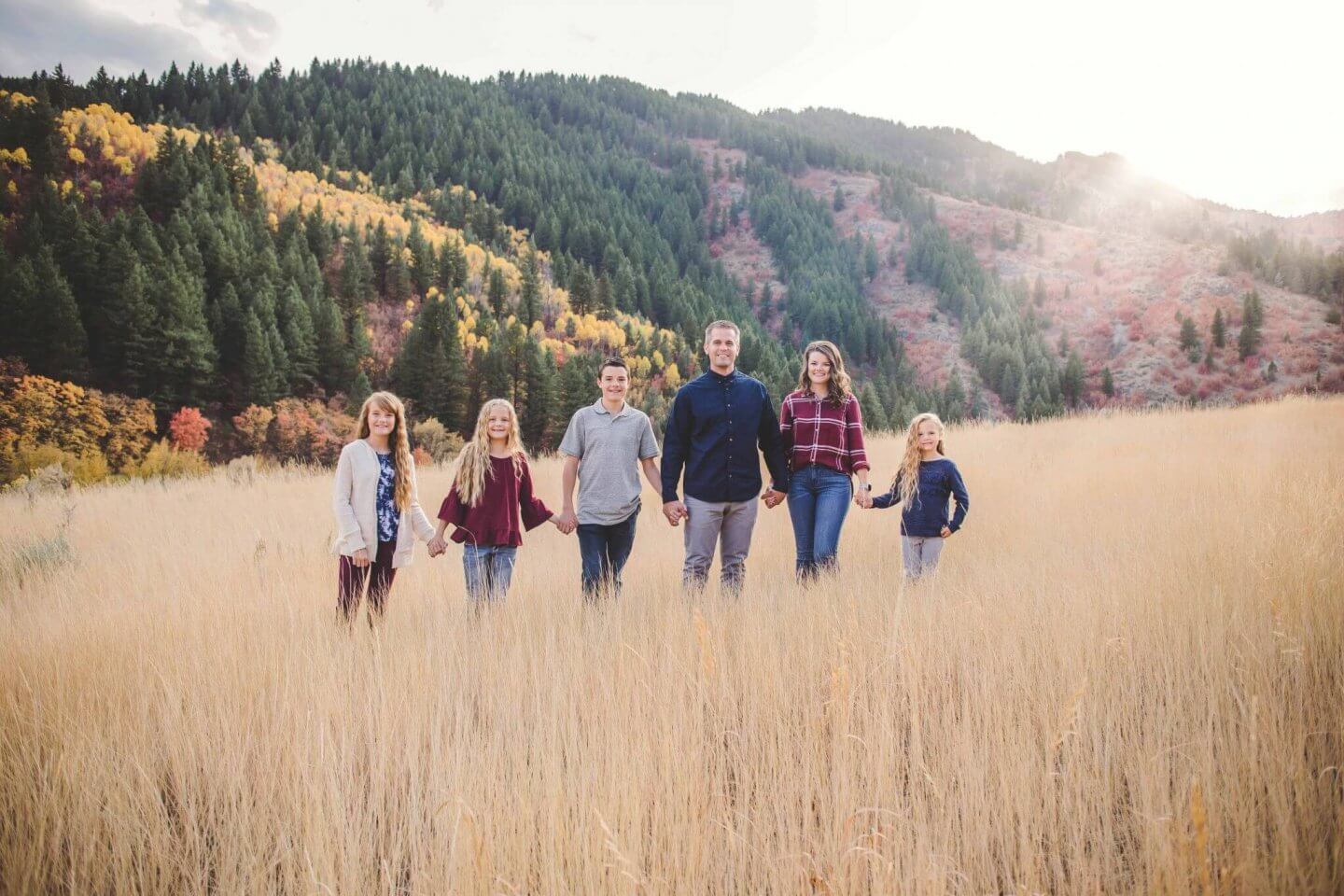 Fall family photos. Family of six in Blacksmith Fork Canyon