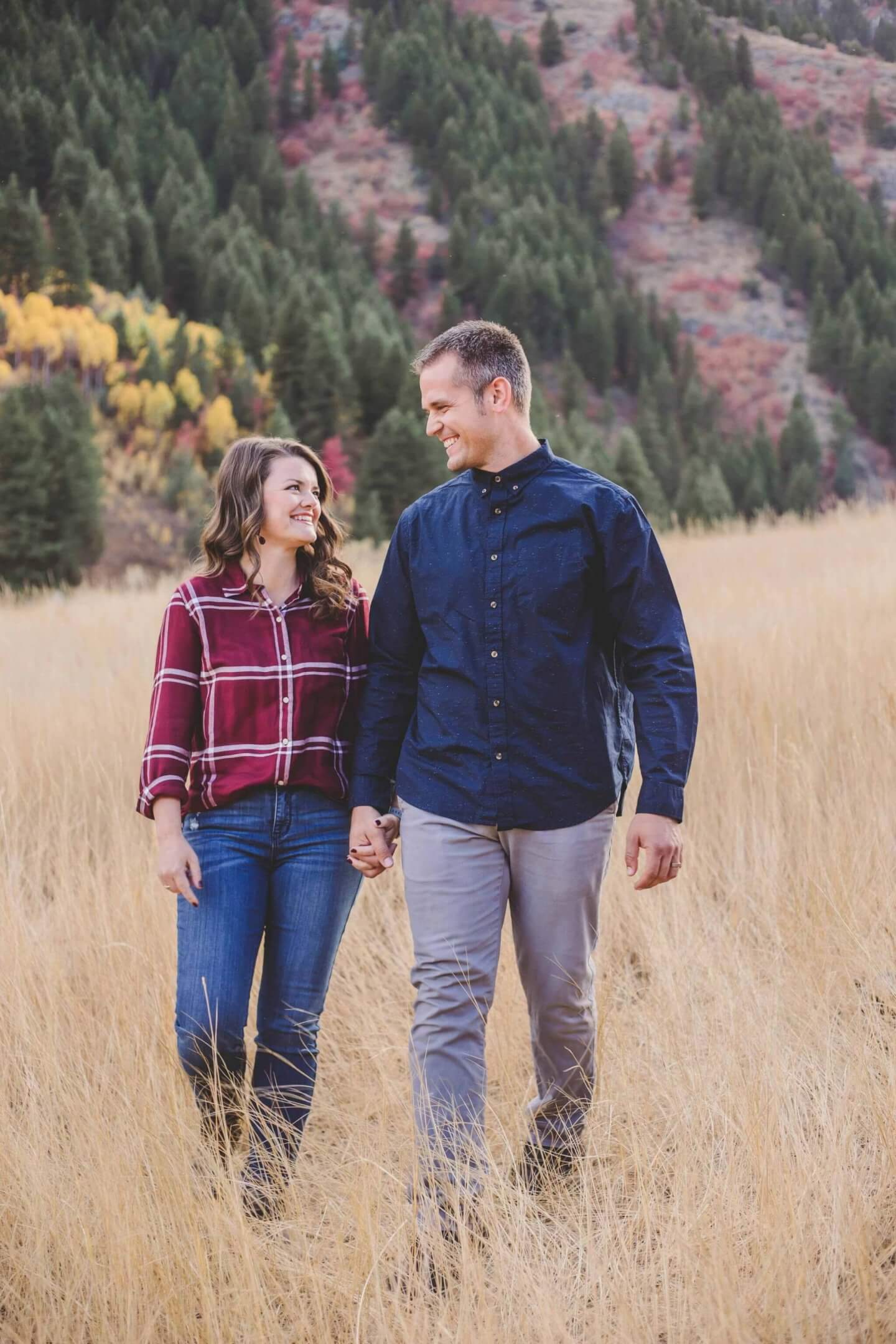 Fall photos with man and woman in Blacksmith Fork Canyon