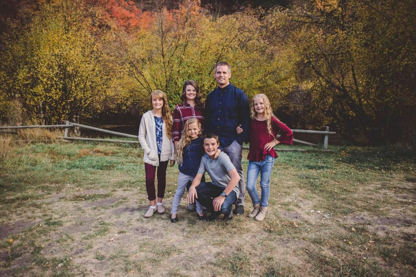 Fall family photos. Family of six in Blacksmith Fork Canyon