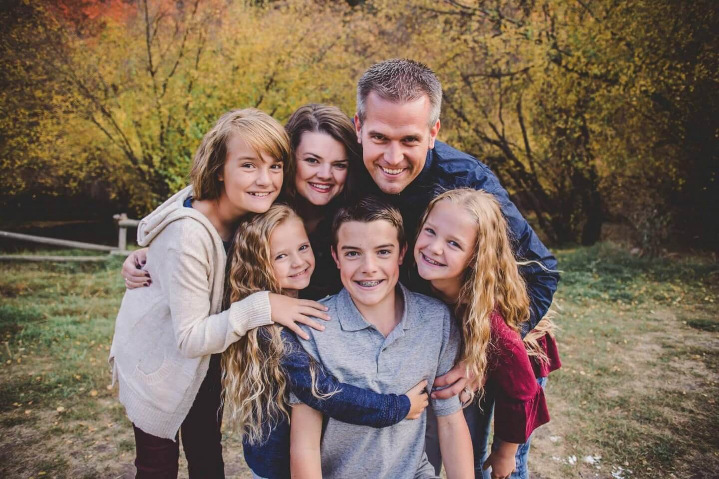 Fall family photos. Family of six in Blacksmith Fork Canyon