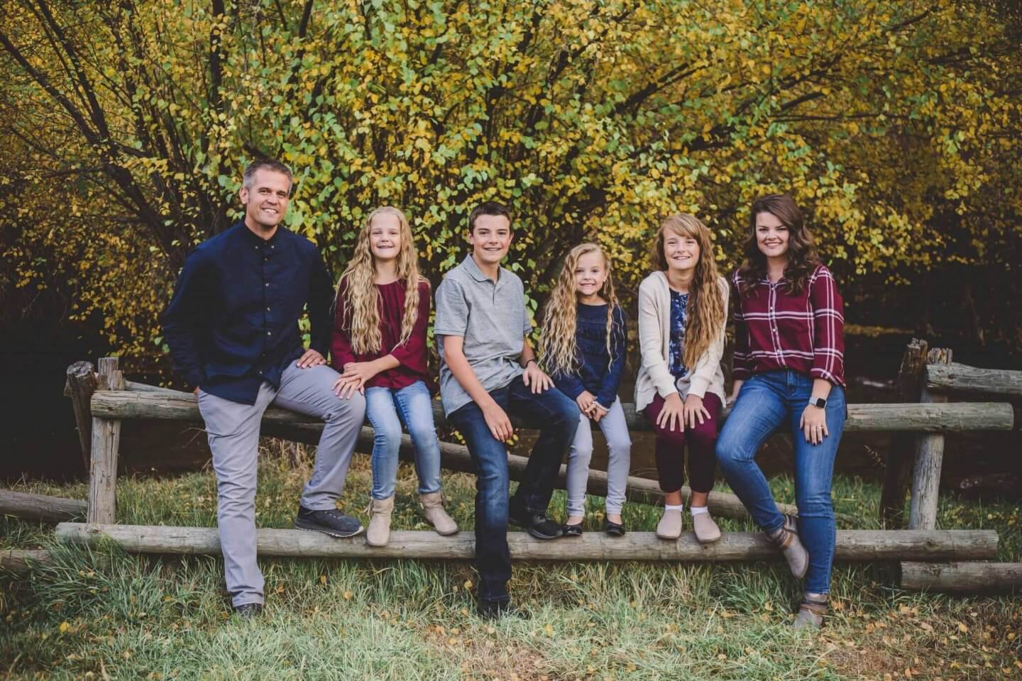 Fall family photos. Family of six in Blacksmith Fork Canyon