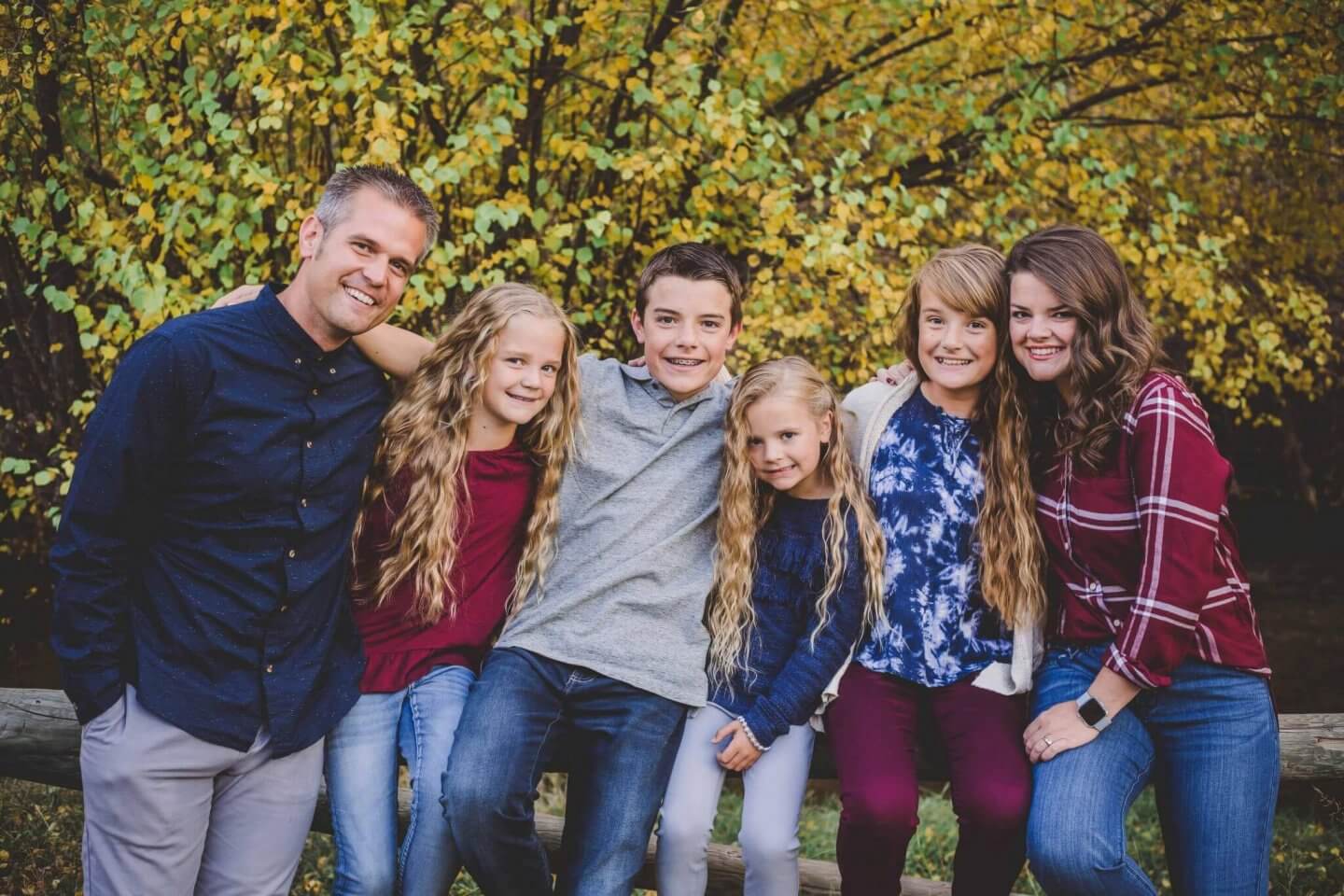 Fall family photos. Family of six in Blacksmith Fork Canyon