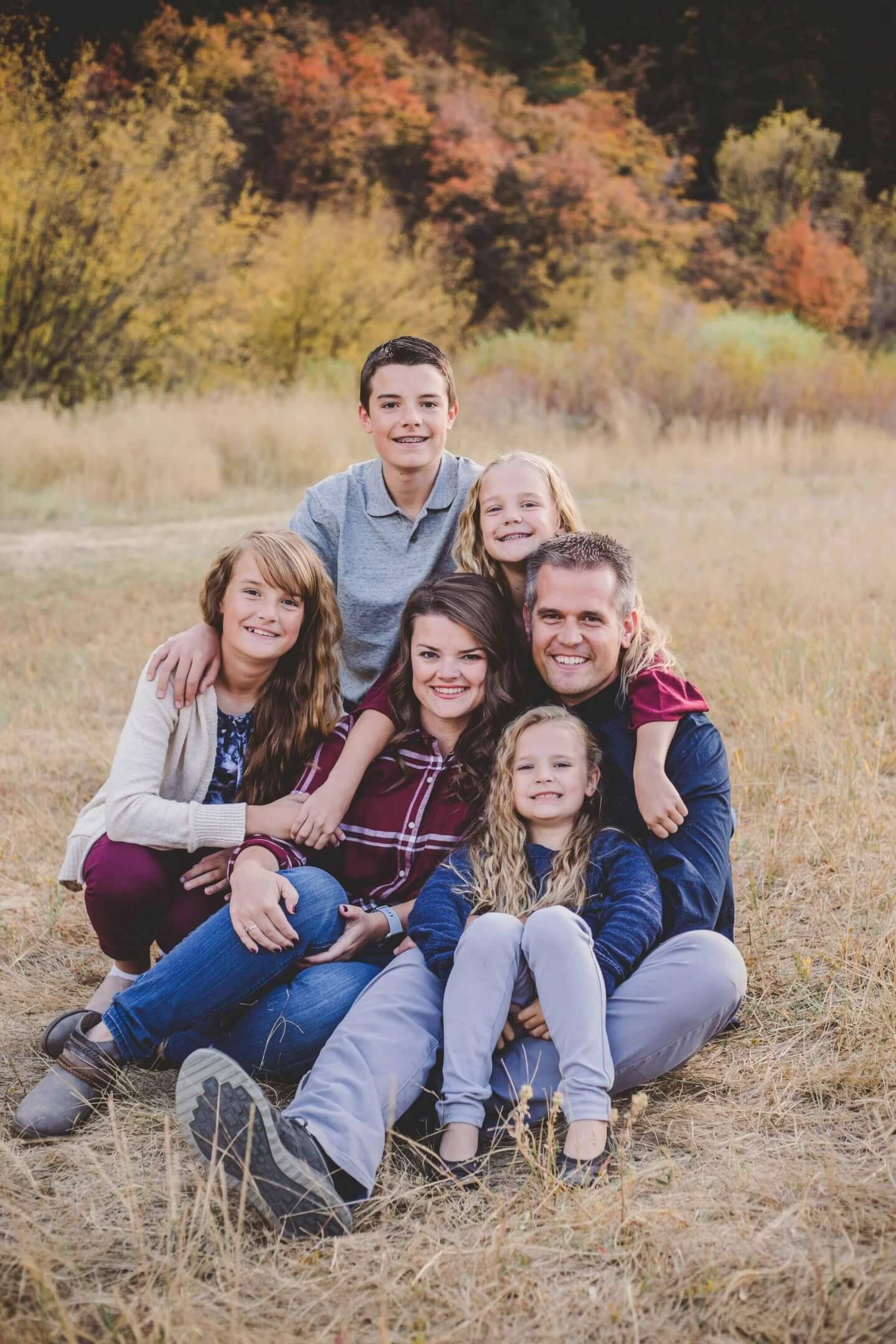 Fall family photos. Family of six in Blacksmith Fork Canyon