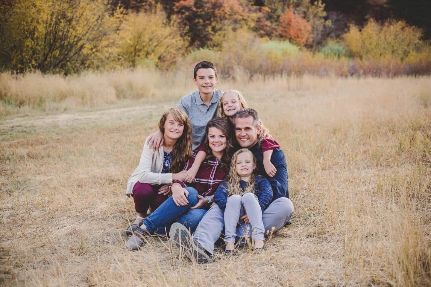 Fall family photos. Family of six in Blacksmith Fork Canyon